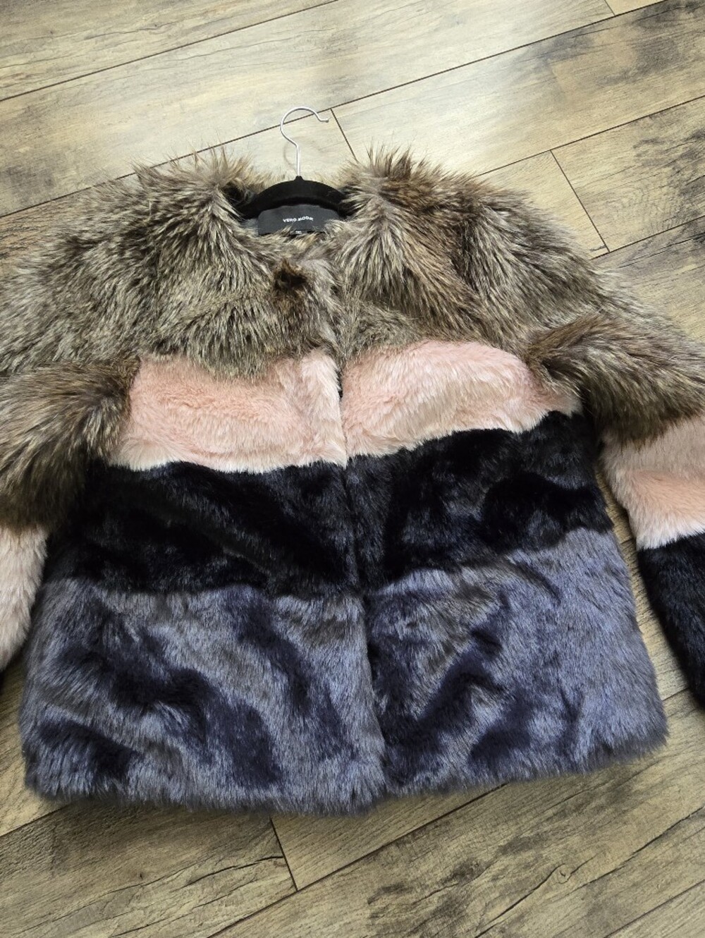 Vero Moda Color Block Short Faux Fur Medium Jacket - Picture 10 of 10